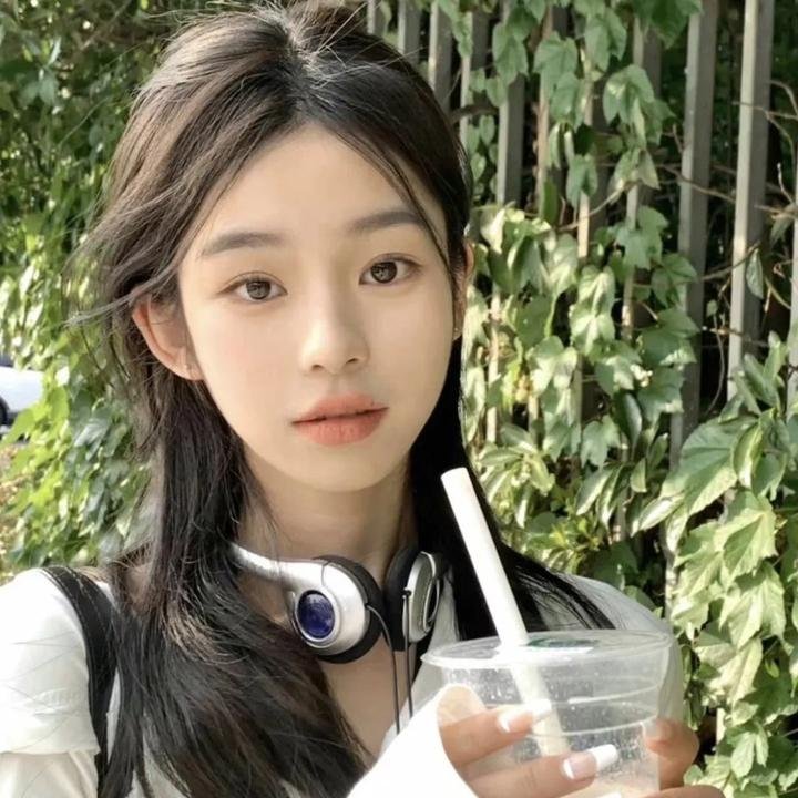 萧瑟雨落迟暮晚